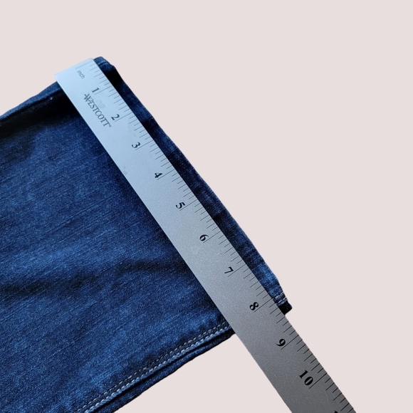 WHITE House Black Market skinny flare size 4 dark wash stretch T57. - Picture 9 of 9